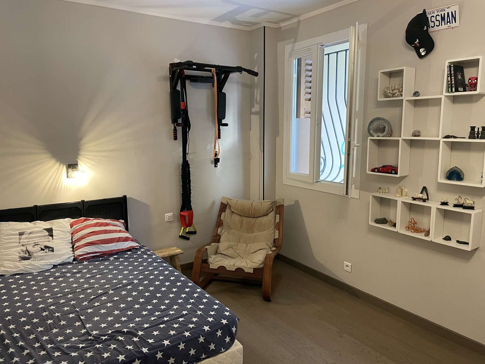 Bastia, centre-ville, T4, 166 m², belle distribution intérieure, séjour/cuisine 44 m², 3 chambres, deux salles de bain avec wc, terrasse 12.50 m².