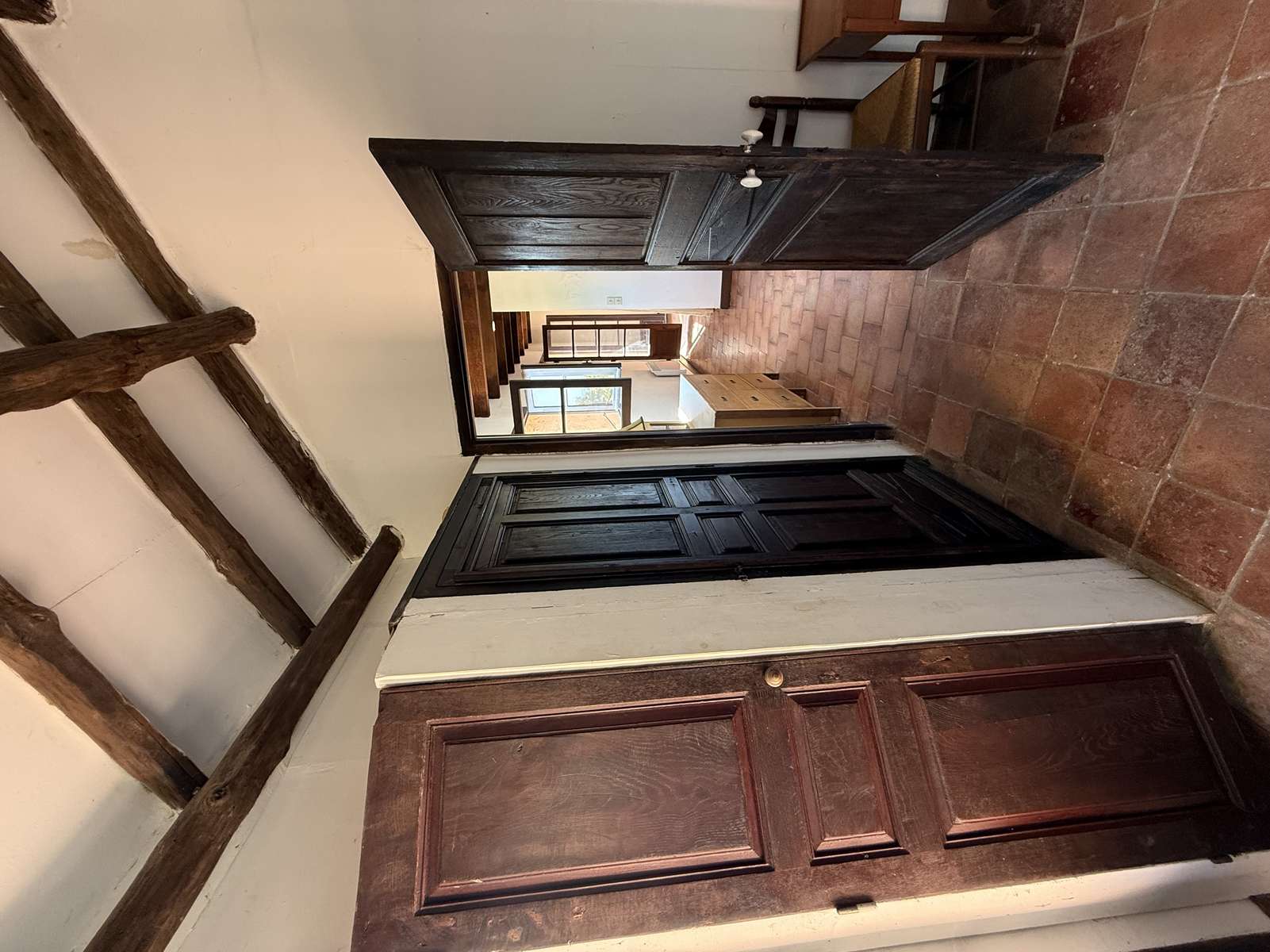 Rogliano, Macinaggio, maison T8, 200 m² habitables, en R+1, très ensoleillé, un garage et une cave de 74 m², deux terrasses de 48 et 39 m², une piscine, terrain plat de 3490 m².