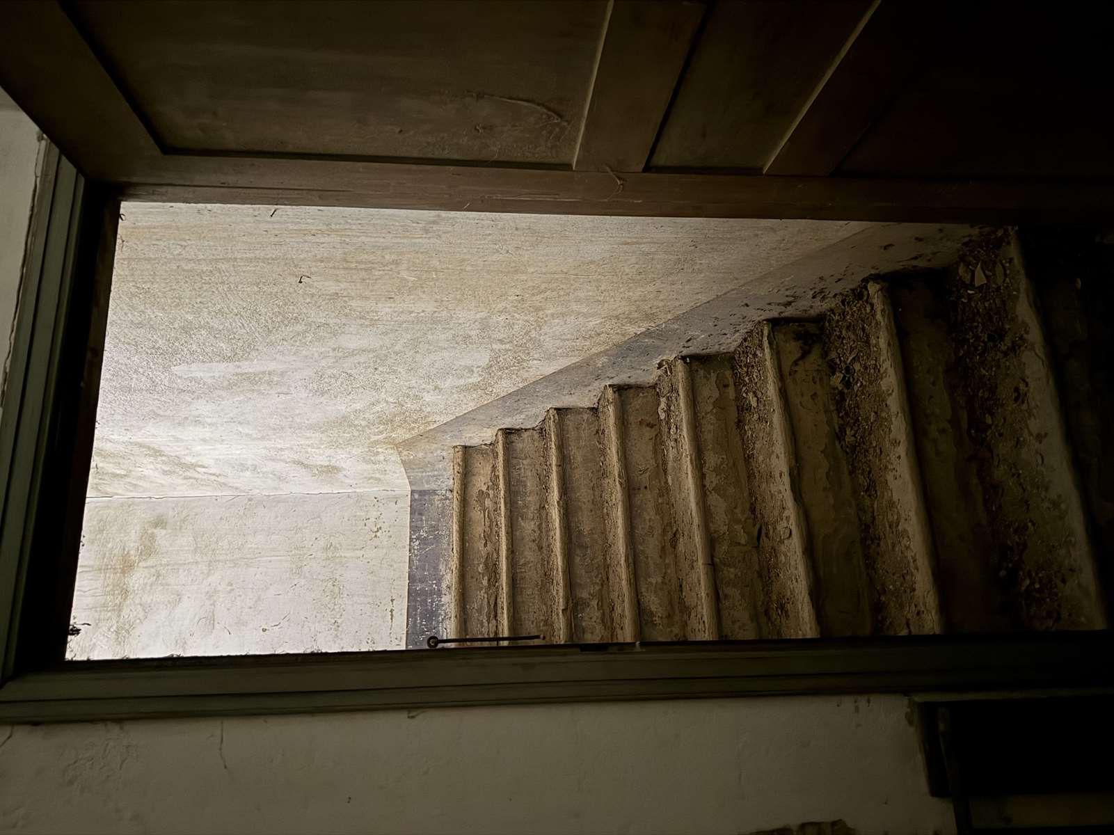Linguizzetta, villa T4, bord de mer, située à quelques mètres de la plage, 66 m², en R+1, terrasse 45 m² vue mer, terrain clos 230 m².