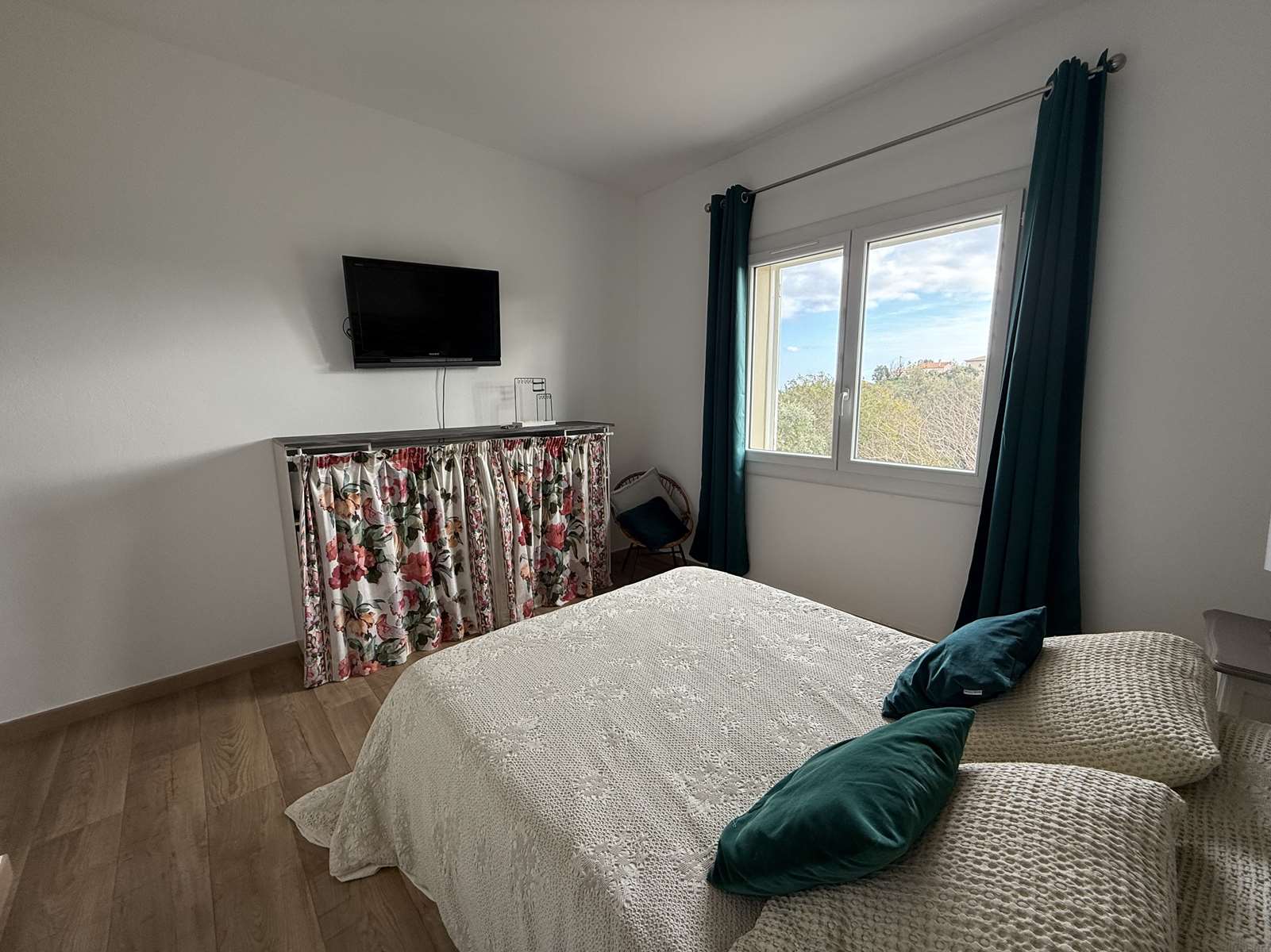 Linguizzetta, villa T4, bord de mer, située à quelques mètres de la plage, 66 m², en R+1, terrasse 45 m² vue mer, terrain clos 230 m².