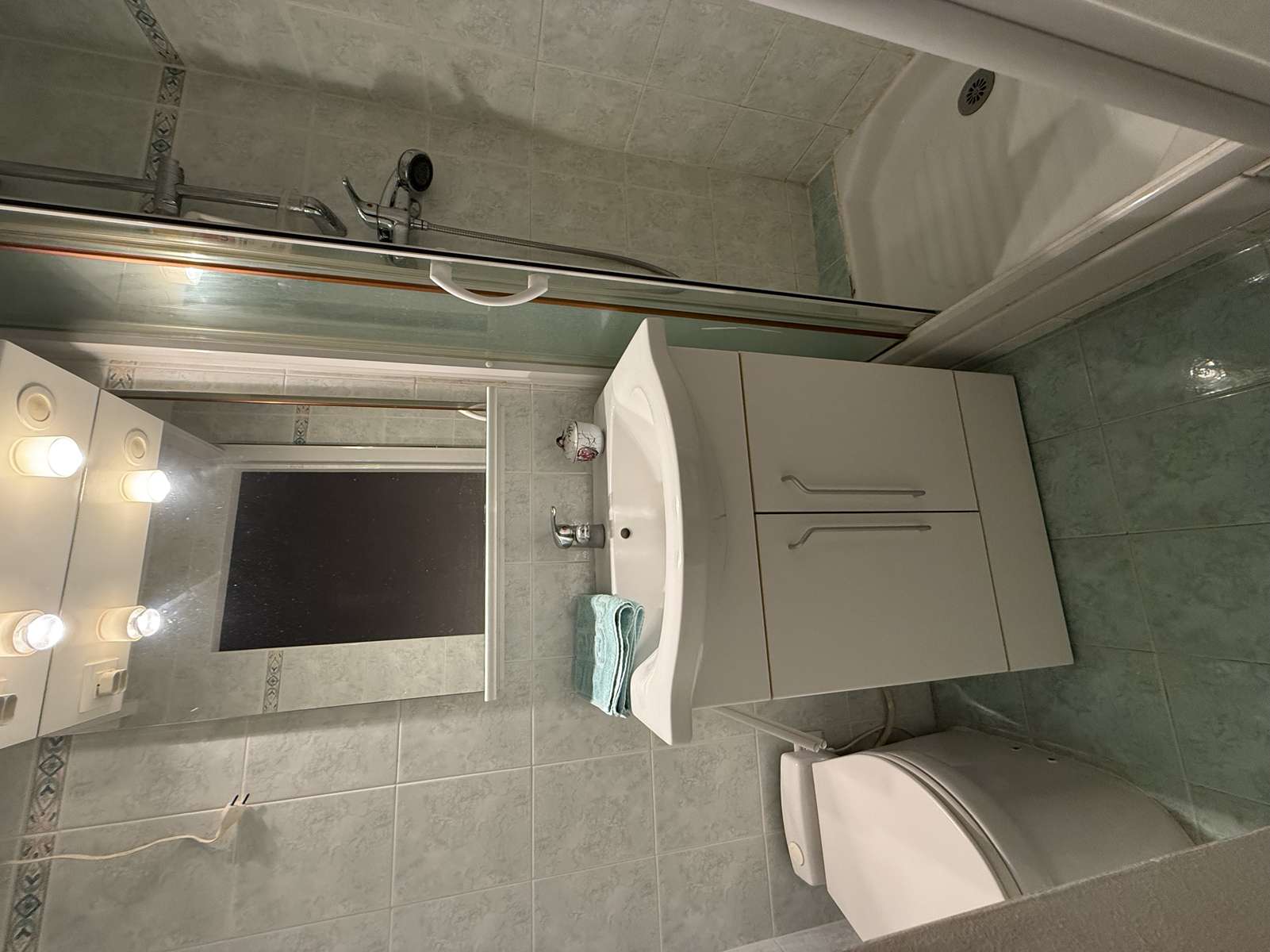 Rogliano, Macinaggio, maison T8, 200 m² habitables, en R+1, très ensoleillé, un garage et une cave de 74 m², deux terrasses de 48 et 39 m², une piscine, terrain plat de 3490 m².