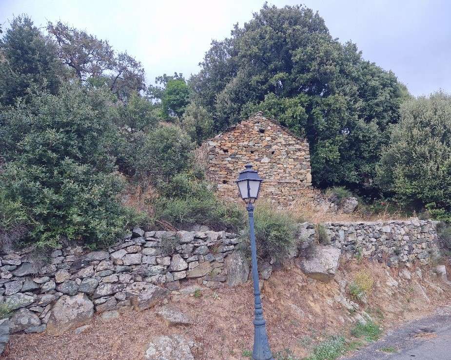 Murato, pagliaghju à restaurer, sur deux niveaux, déclaration préalable de travaux accordée pour une réhabilitation d’une surface totale de 59 m² habitables, terrain 295 m’,