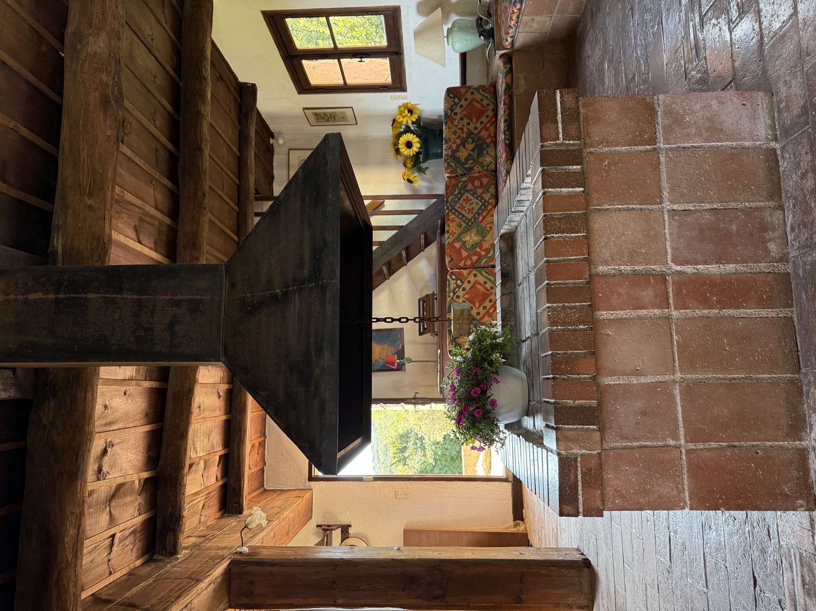 Rogliano, Macinaggio, maison T8, 200 m² habitables, en R+1, très ensoleillé, un garage et une cave de 74 m², deux terrasses de 48 et 39 m², une piscine, terrain plat de 3490 m².