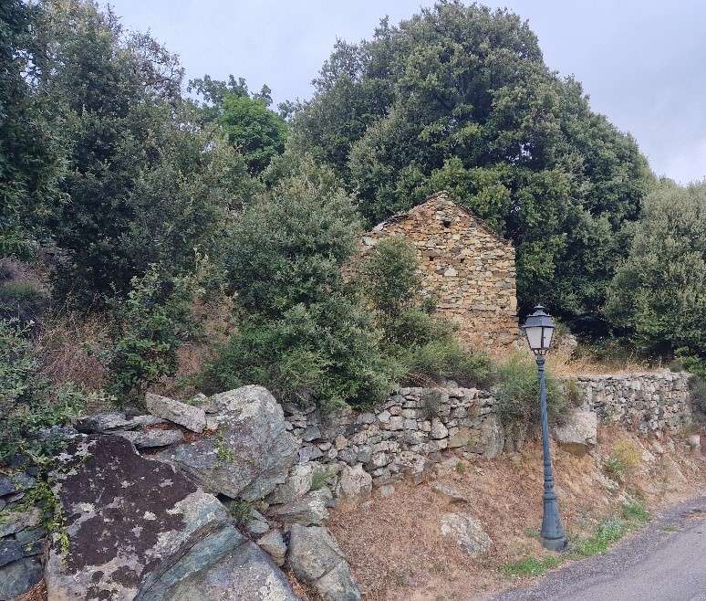 Murato, pagliaghju à restaurer, sur deux niveaux, déclaration préalable de travaux accordée pour une réhabilitation d’une surface totale de 59 m² habitables, terrain 295 m’,