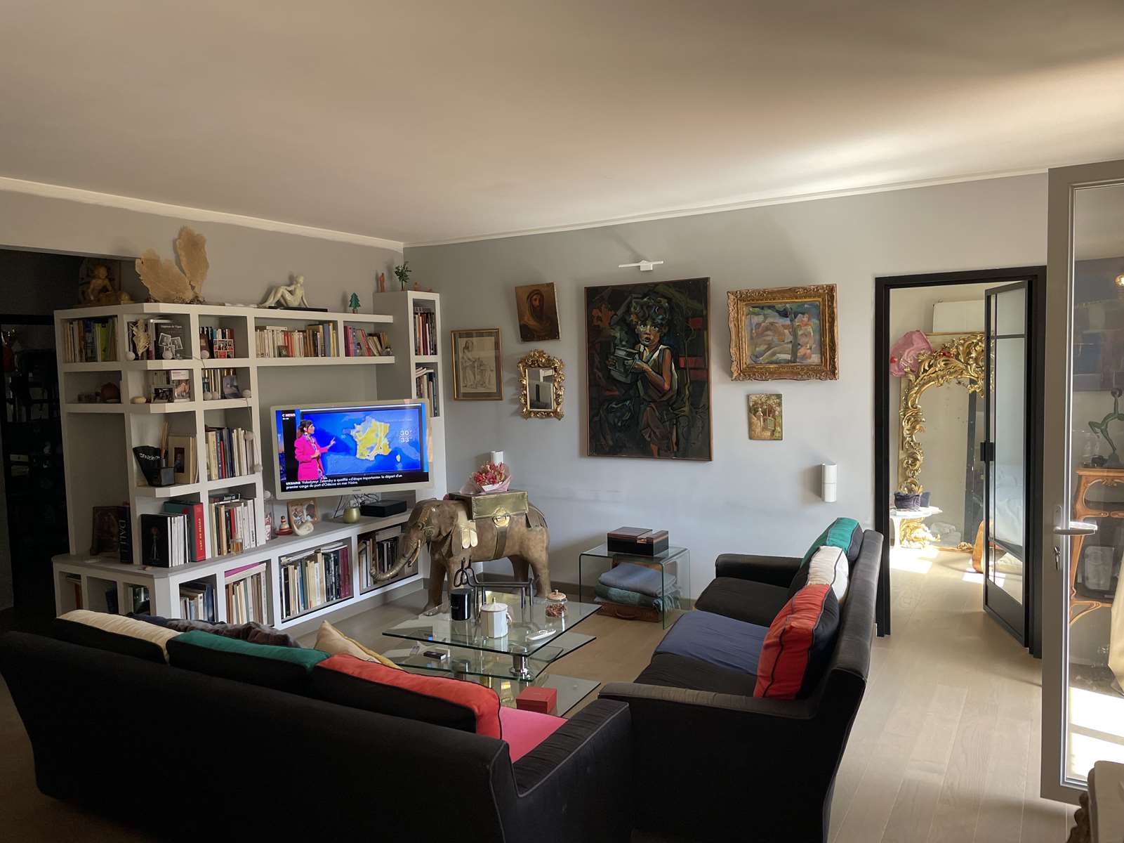 Bastia, centre-ville, T4, 166 m², belle distribution intérieure, séjour/cuisine 44 m², 3 chambres, deux salles de bain avec wc, terrasse 12.50 m².