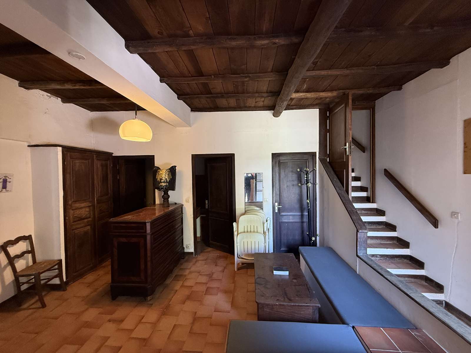 Rogliano, Macinaggio, maison T8, 200 m² habitables, en R+1, très ensoleillé, un garage et une cave de 74 m², deux terrasses de 48 et 39 m², une piscine, terrain plat de 3490 m².